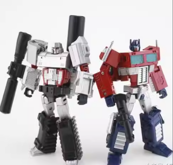 [ Clearance Sale] Generation Toy GT-05 Optimus Prime and Megatron Leaders Set